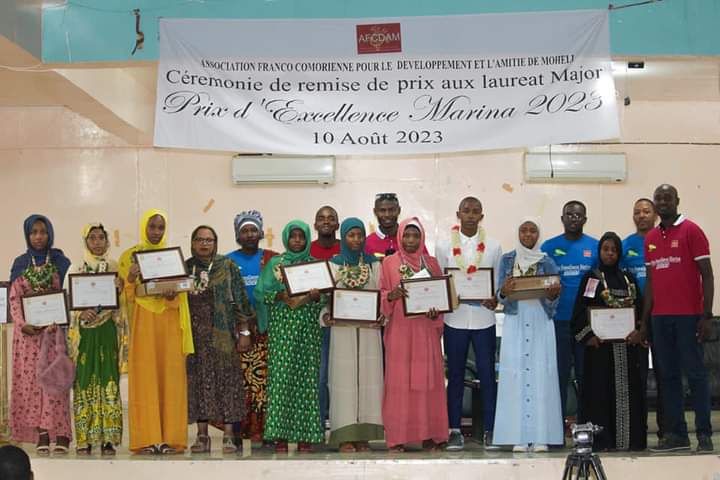 image Le Prix d'excellence Marina décerné aux filles majors des examens à Mohéli